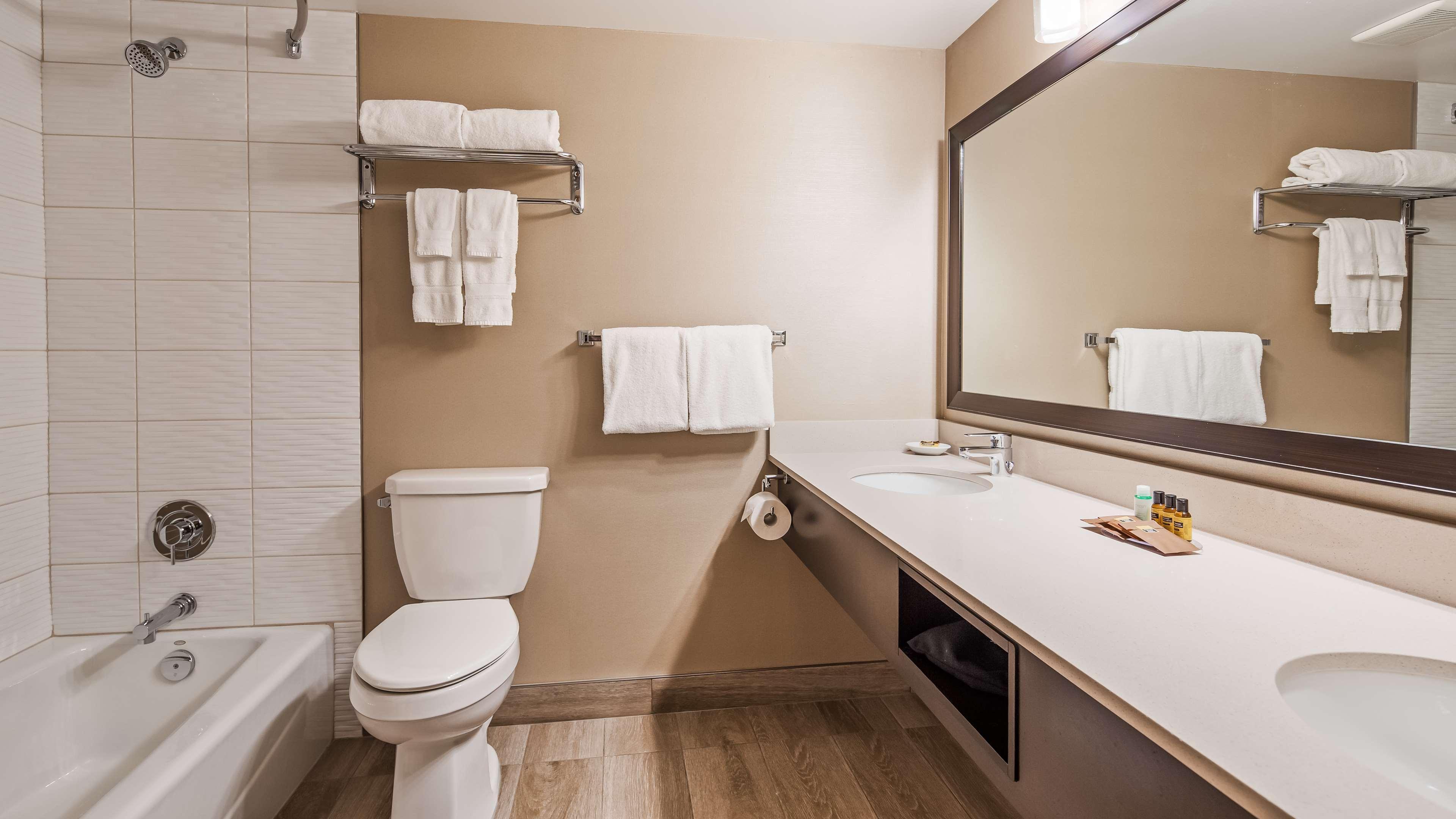 Best Western Plus Calgary Centre Inn Exterior foto